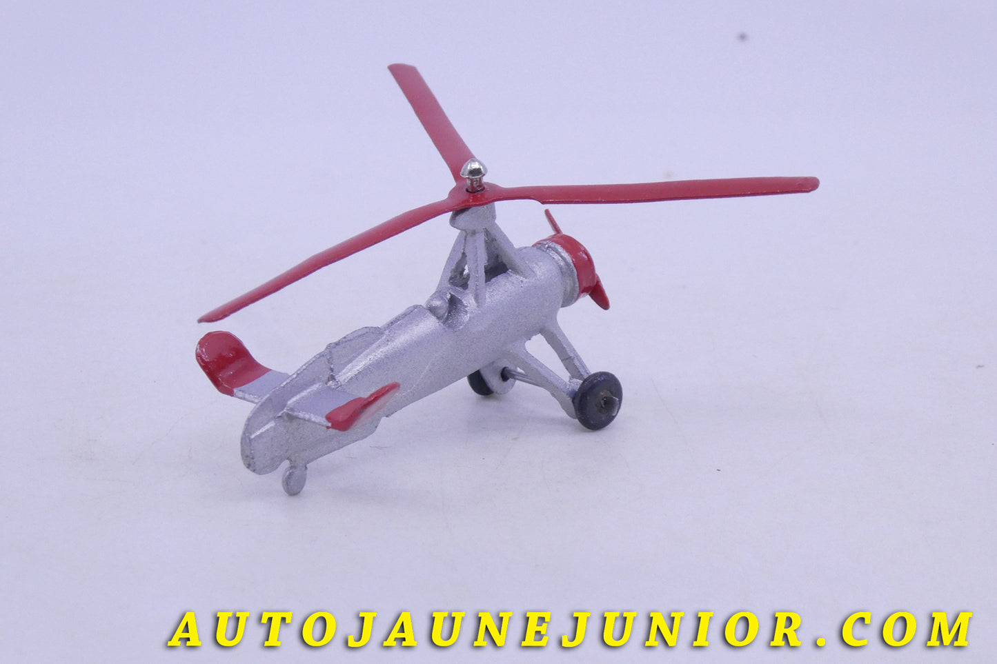 Le Dinky Toys Avion Autogiro La Cieva est en vente sur Auto Jaune Junior ! Découvrez nos collections de diecast Minialuxe, CIJ, C-I-J, JRD, J-R-D,  Matchbox, Majorette… AutoJaune Junior ; AutoJauneJunior.com : LE site de partage pour les passionés de miniatures et collectionneurs de jouets anciens ! 