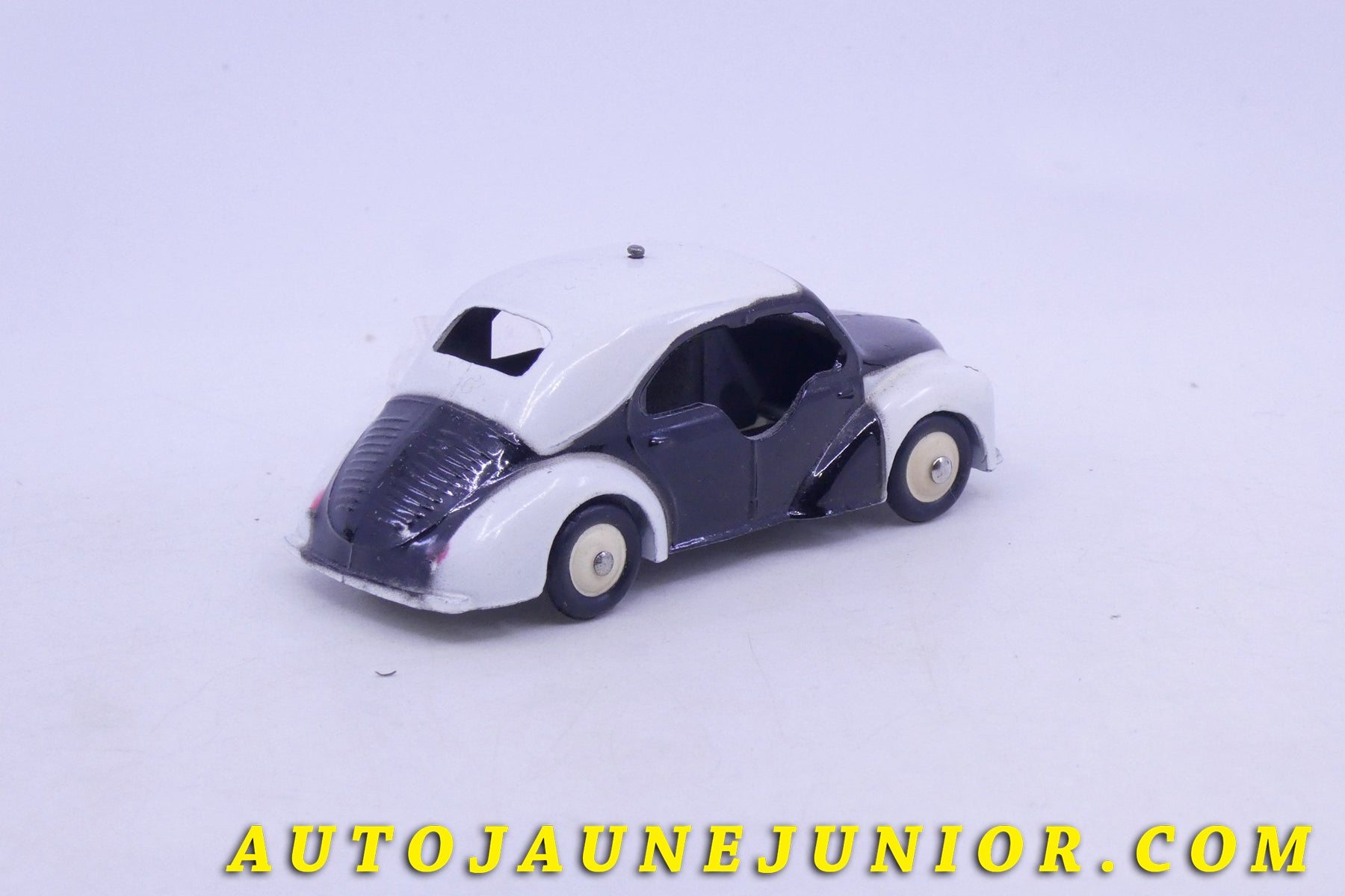 Le C-I-J Renault 4CV police portes échancrées est en vente sur Auto Jaune Junior ! Découvrez nos collections de diecast Minialuxe, CIJ, C-I-J, JRD, J-R-D,  Matchbox, Majorette… AutoJaune Junior ; AutoJauneJunior.com : LE site de partage pour les passionés de miniatures et collectionneurs de jouets anciens ! 