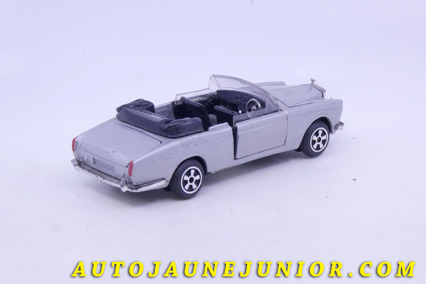 Le Politoys Rolls Royce Silver shadow convertible est en vente sur Auto Jaune Junior ! Découvrez nos collections de diecast Minialuxe, CIJ, C-I-J, JRD, J-R-D,  Matchbox, Majorette… AutoJaune Junior ; AutoJauneJunior.com : LE site de partage pour les passionés de miniatures et collectionneurs de jouets anciens ! 