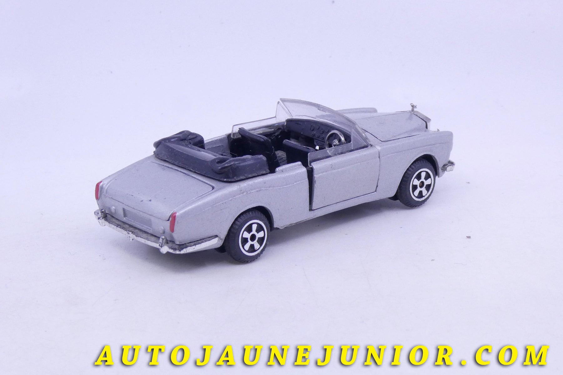 Le Politoys Rolls Royce Silver shadow convertible est en vente sur Auto Jaune Junior ! Découvrez nos collections de diecast Minialuxe, CIJ, C-I-J, JRD, J-R-D,  Matchbox, Majorette… AutoJaune Junior ; AutoJauneJunior.com : LE site de partage pour les passionés de miniatures et collectionneurs de jouets anciens ! 