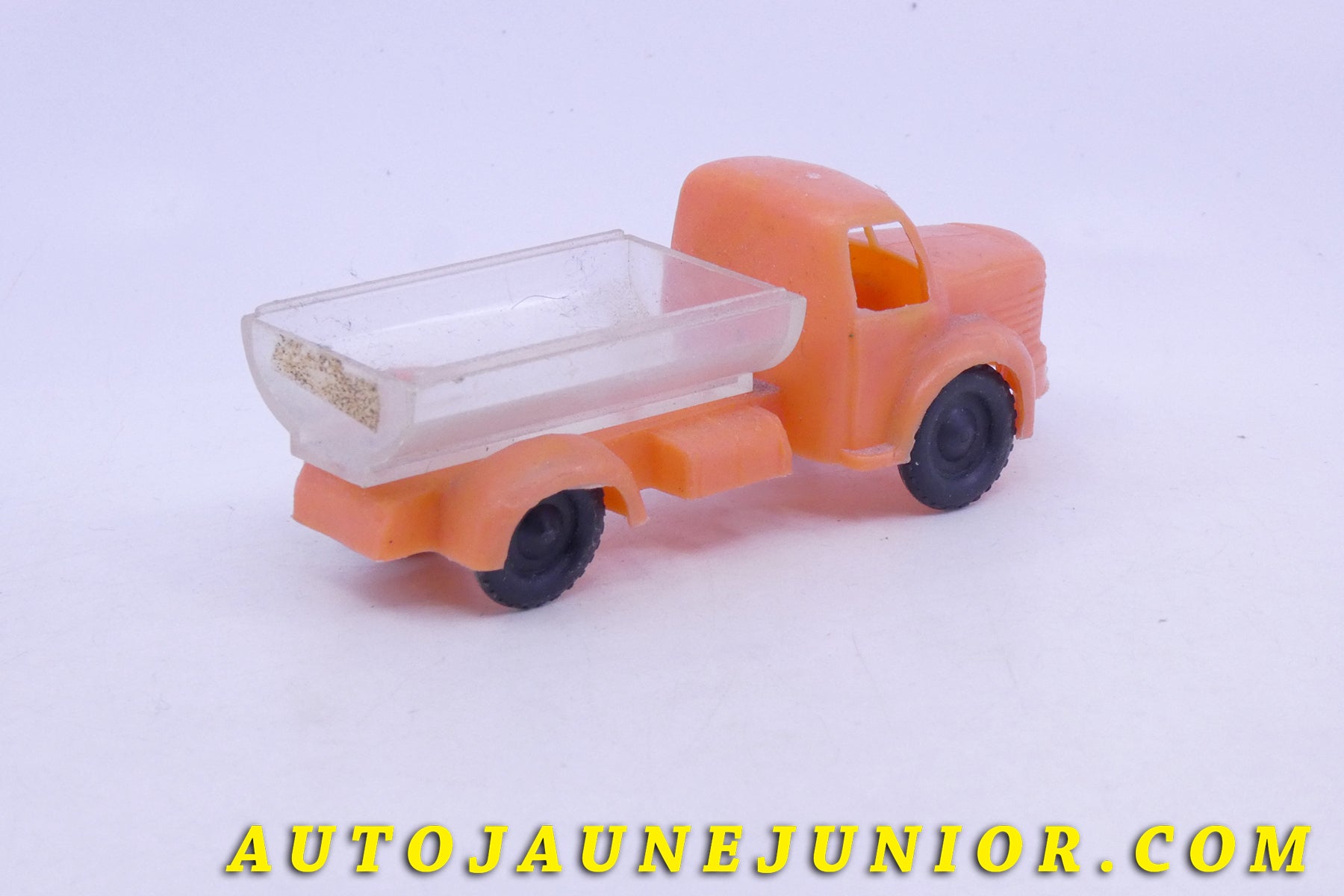 Le #10047 - France - Berliet - Camion GLR citerne à bonbons est en vente sur Auto Jaune Junior ! Découvrez nos collections de diecast Minialuxe, CIJ, C-I-J, JRD, J-R-D,  Matchbox, Majorette… AutoJauneJunior.com : le site de vente en ligne et de partage pour les passionés de miniatures et collectionneurs de jouets anciens ! Des centaines de modèles en vente, et des nouveautés mises en ligne chaque jour à 21h00 !