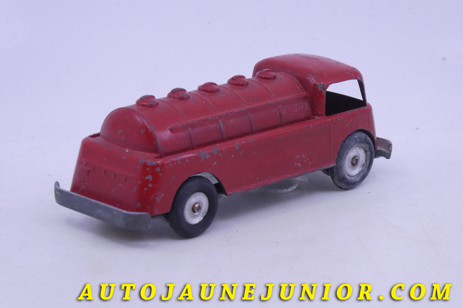 Le Solido Citerne Camion citerne est en vente sur Auto Jaune Junior ! Découvrez nos collections de diecast Minialuxe, CIJ, C-I-J, JRD, J-R-D,  Matchbox, Majorette… AutoJaune Junior ; AutoJauneJunior.com : LE site de partage pour les passionés de miniatures et collectionneurs de jouets anciens ! 