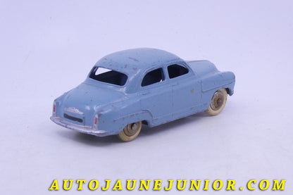 Le Dinky Toys Simca Aronde Elysée unicolore est en vente sur Auto Jaune Junior ! Découvrez nos collections de diecast Minialuxe, CIJ, C-I-J, JRD, J-R-D,  Matchbox, Majorette… AutoJaune Junior ; AutoJauneJunior.com : LE site de partage pour les passionés de miniatures et collectionneurs de jouets anciens ! 