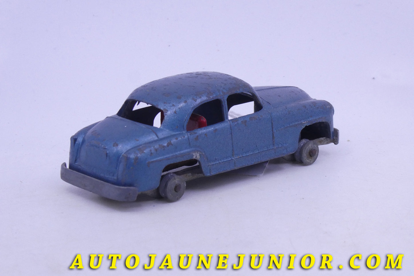 Le Solido Simca Aronde est en vente sur Auto Jaune Junior ! Découvrez nos collections de diecast Minialuxe, CIJ, C-I-J, JRD, J-R-D,  Matchbox, Majorette… AutoJaune Junior ; AutoJauneJunior.com : LE site de partage pour les passionés de miniatures et collectionneurs de jouets anciens ! 