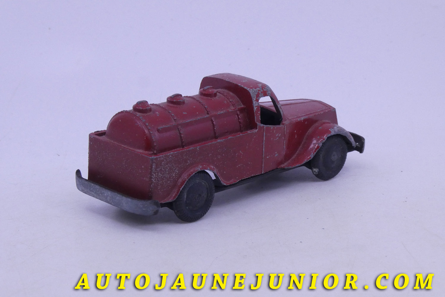 Le Solido Camion Camion Citerne démontable est en vente sur Auto Jaune Junior ! Découvrez nos collections de diecast Minialuxe, CIJ, C-I-J, JRD, J-R-D,  Matchbox, Majorette… AutoJaune Junior ; AutoJauneJunior.com : LE site de partage pour les passionés de miniatures et collectionneurs de jouets anciens ! 