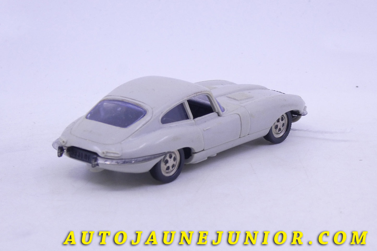 Le KDN Jaguar Type E coupé est en vente sur Auto Jaune Junior ! Découvrez nos collections de diecast Minialuxe, CIJ, C-I-J, JRD, J-R-D,  Matchbox, Majorette… AutoJaune Junior ; AutoJauneJunior.com : LE site de partage pour les passionés de miniatures et collectionneurs de jouets anciens ! 
