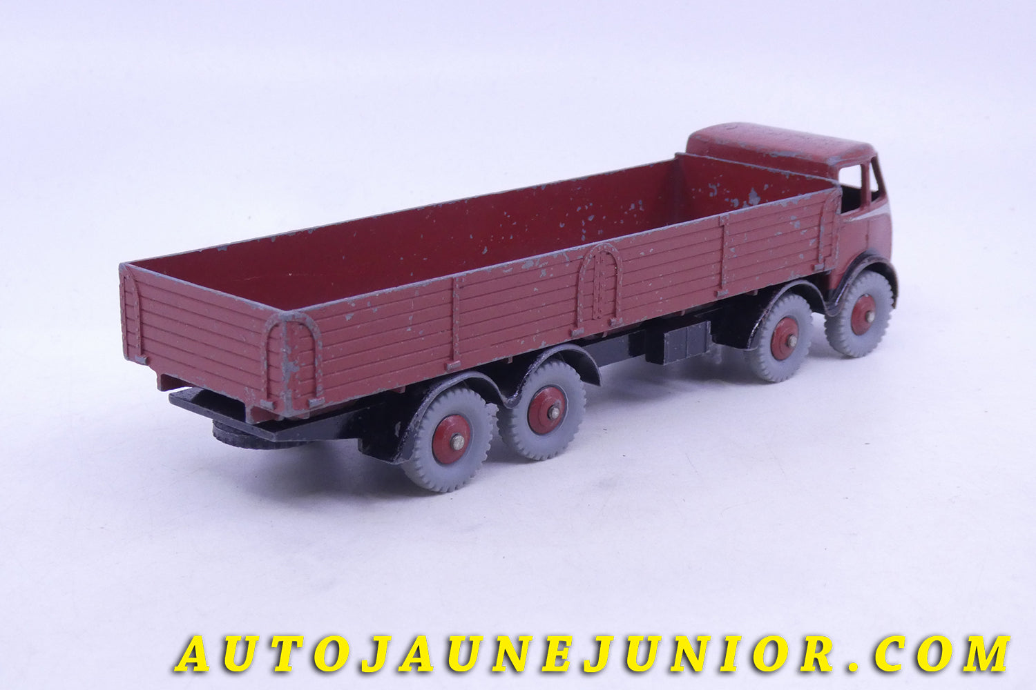 Le Dinky Toys Foden MK I Ridelles est en vente sur Auto Jaune Junior ! Découvrez nos collections de diecast Minialuxe, CIJ, C-I-J, JRD, J-R-D,  Matchbox, Majorette… AutoJaune Junior ; AutoJauneJunior.com : LE site de partage pour les passionés de miniatures et collectionneurs de jouets anciens ! 