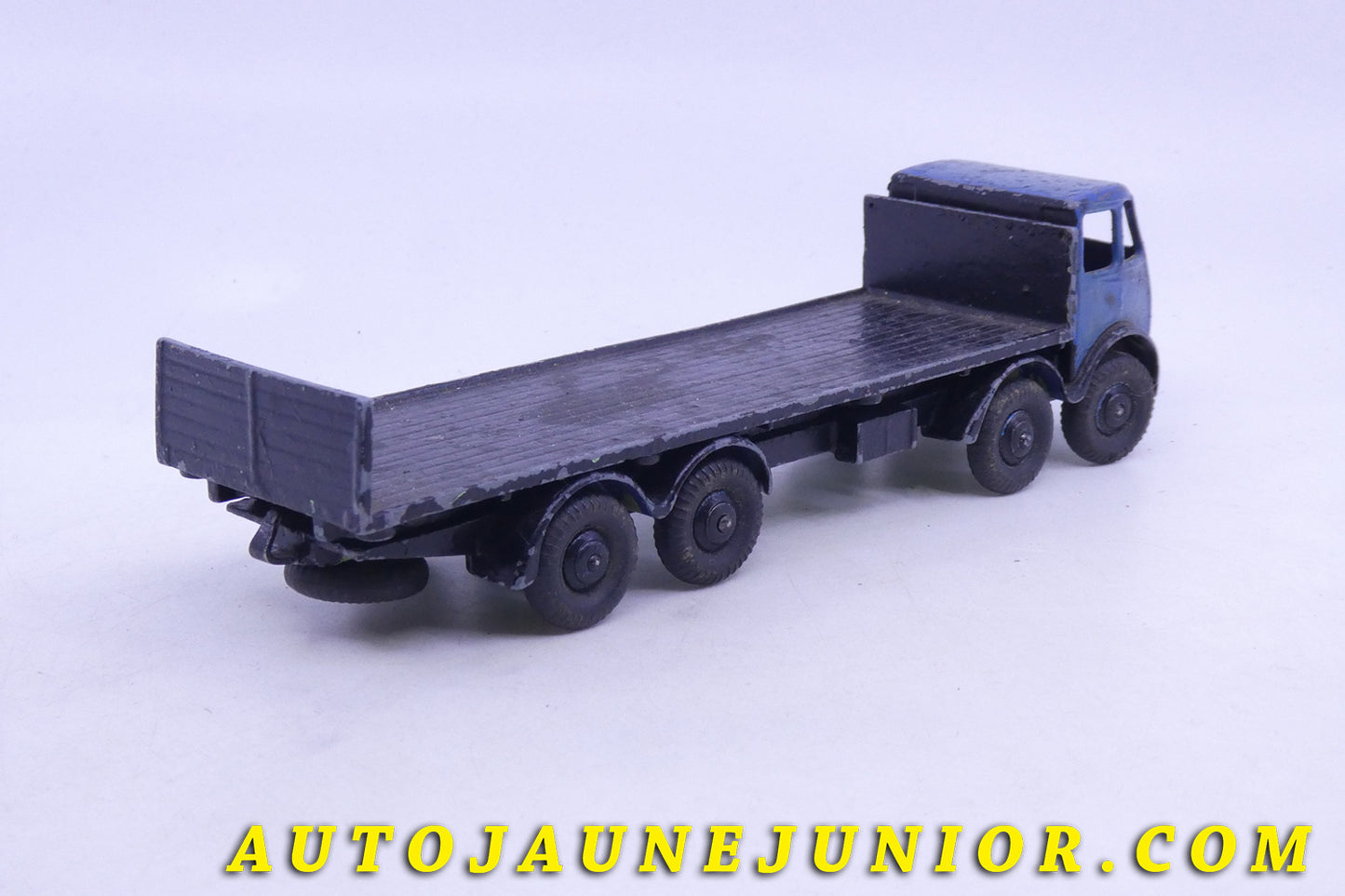 Le Dinky Toys Foden Mk 1 plateau dosseret est en vente sur Auto Jaune Junior ! Découvrez nos collections de diecast Minialuxe, CIJ, C-I-J, JRD, J-R-D,  Matchbox, Majorette… AutoJaune Junior ; AutoJauneJunior.com : LE site de partage pour les passionés de miniatures et collectionneurs de jouets anciens ! 