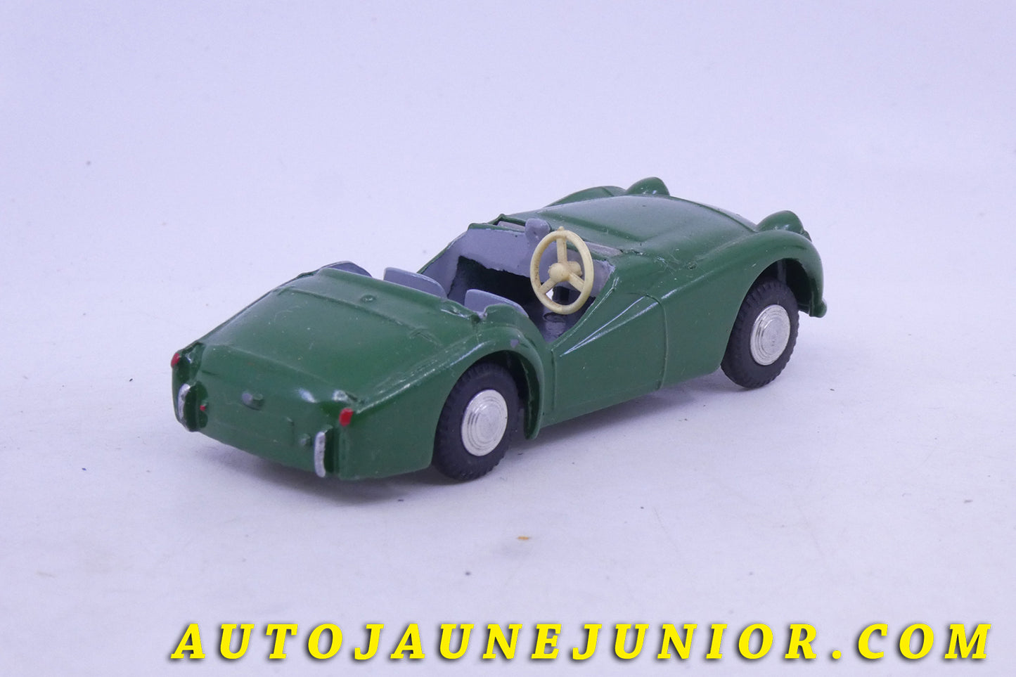 Le Spot-On Triumph TR3 Cabriolet est en vente sur Auto Jaune Junior ! Découvrez nos collections de diecast Minialuxe, CIJ, C-I-J, JRD, J-R-D,  Matchbox, Majorette… AutoJaune Junior ; AutoJauneJunior.com : LE site de partage pour les passionés de miniatures et collectionneurs de jouets anciens ! 