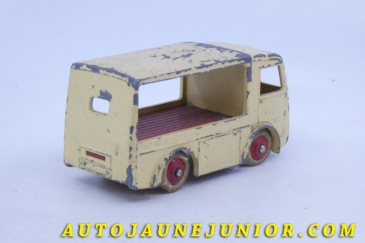 Le Dinky Toys Walker camionette éléctrique NCB est en vente sur Auto Jaune Junior ! Découvrez nos collections de diecast Minialuxe, CIJ, C-I-J, JRD, J-R-D,  Matchbox, Majorette… AutoJaune Junior ; AutoJauneJunior.com : LE site de partage pour les passionés de miniatures et collectionneurs de jouets anciens ! 