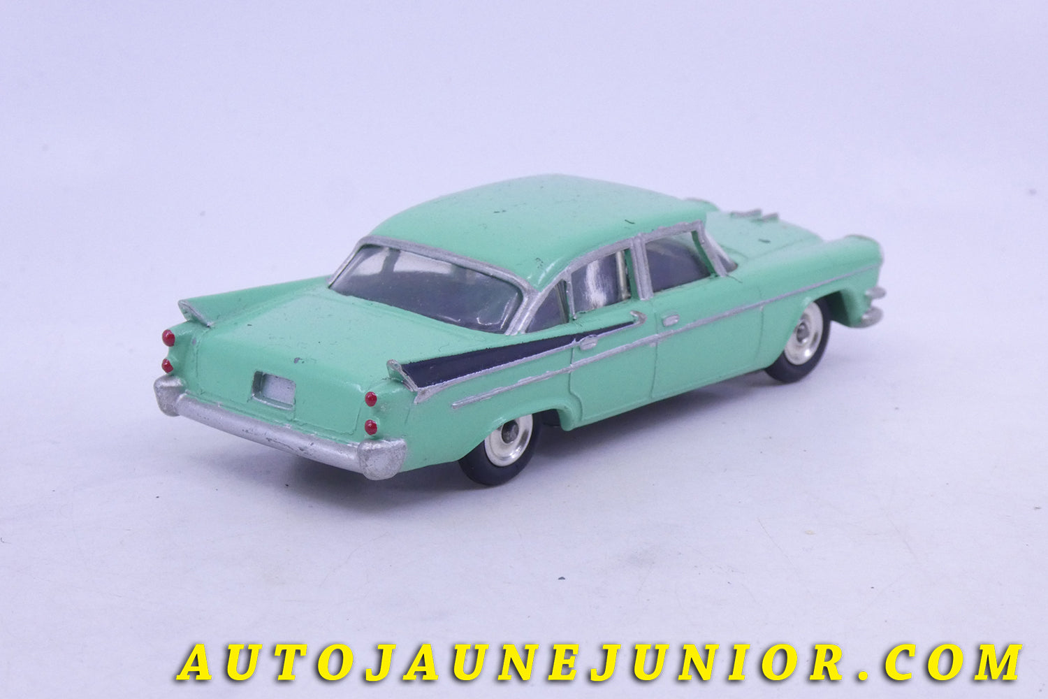 Le Dinky Toys Dodge Royal Sedan est en vente sur Auto Jaune Junior ! Découvrez nos collections de diecast Minialuxe, CIJ, C-I-J, JRD, J-R-D,  Matchbox, Majorette… AutoJaune Junior ; AutoJauneJunior.com : LE site de partage pour les passionés de miniatures et collectionneurs de jouets anciens ! 