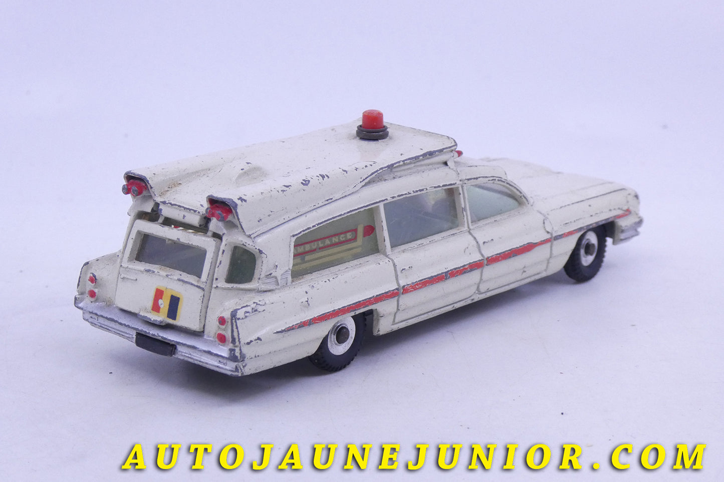 Le Dinky Toys Pontiac Superior criterion Break Ambulance est en vente sur Auto Jaune Junior ! Découvrez nos collections de diecast Minialuxe, CIJ, C-I-J, JRD, J-R-D,  Matchbox, Majorette… AutoJaune Junior ; AutoJauneJunior.com : LE site de partage pour les passionés de miniatures et collectionneurs de jouets anciens ! 