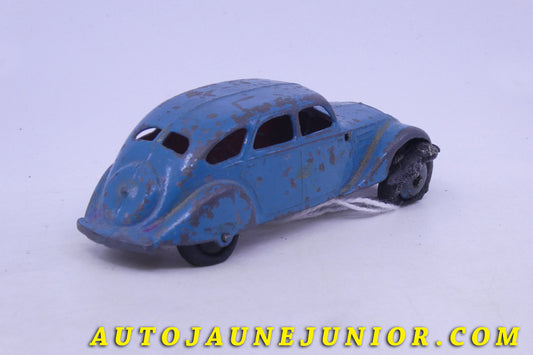 Le Dinky Toys Auto 402 Limousine - repeinte-  (avant guerre ) est en vente sur Auto Jaune Junior ! Découvrez nos collections de diecast Minialuxe, CIJ, C-I-J, JRD, J-R-D,  Matchbox, Majorette… AutoJaune Junior ; AutoJauneJunior.com : LE site de partage pour les passionés de miniatures et collectionneurs de jouets anciens ! 