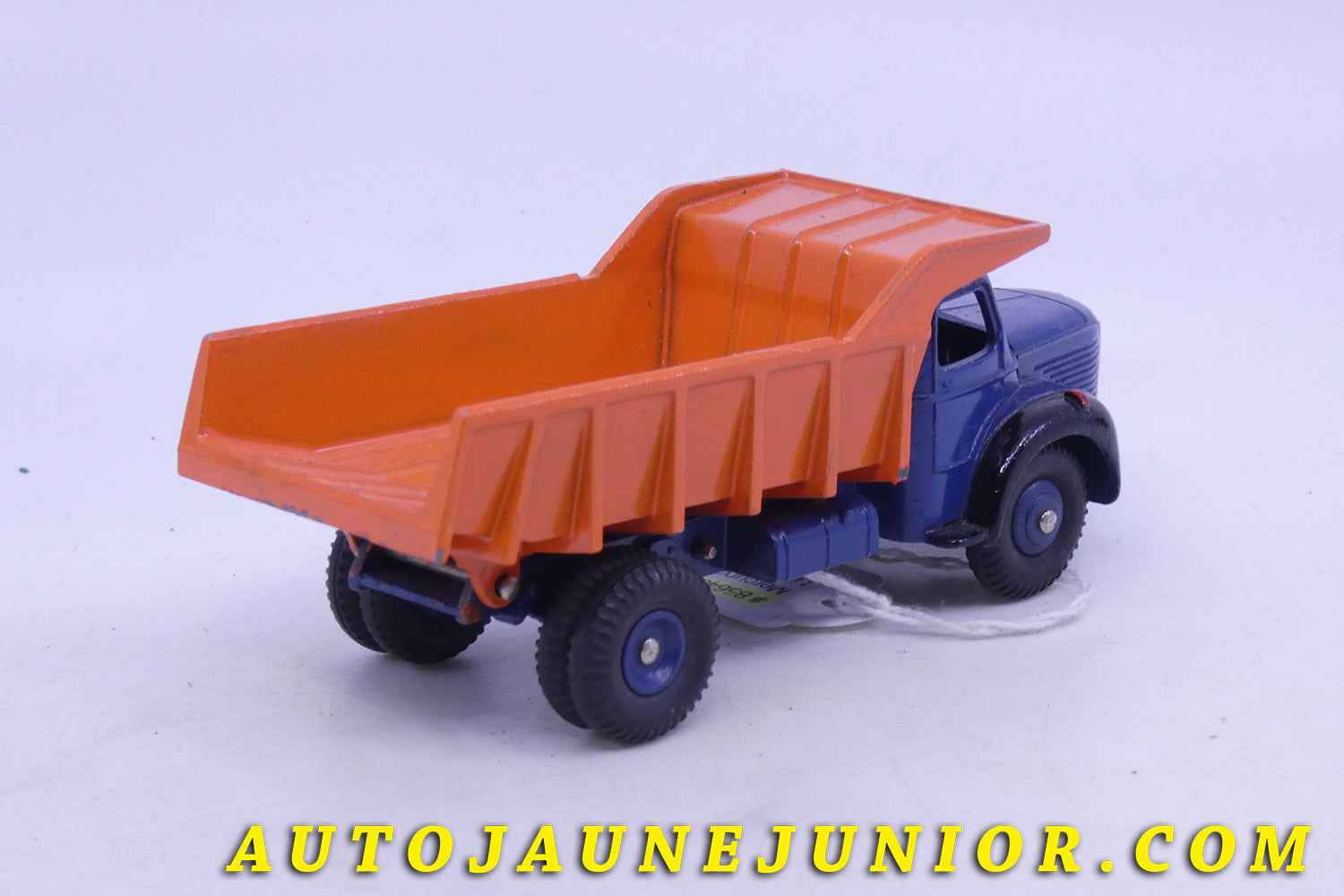 Le Dinky Toys Berliet GLR benne carrière Type 2 (repeint) est en vente sur Auto Jaune Junior ! Découvrez nos collections de diecast Minialuxe, CIJ, C-I-J, JRD, J-R-D,  Matchbox, Majorette… AutoJaune Junior ; AutoJauneJunior.com : LE site de partage pour les passionés de miniatures et collectionneurs de jouets anciens ! 