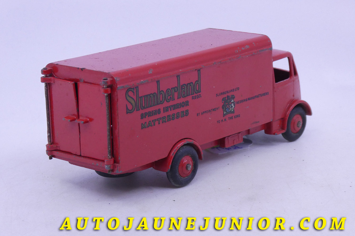 Le Dinky Toys Guy Otter fourgon "Slumberland" est en vente sur Auto Jaune Junior ! Découvrez nos collections de diecast Minialuxe, CIJ, C-I-J, JRD, J-R-D,  Matchbox, Majorette… AutoJaune Junior ; AutoJauneJunior.com : LE site de partage pour les passionés de miniatures et collectionneurs de jouets anciens ! 