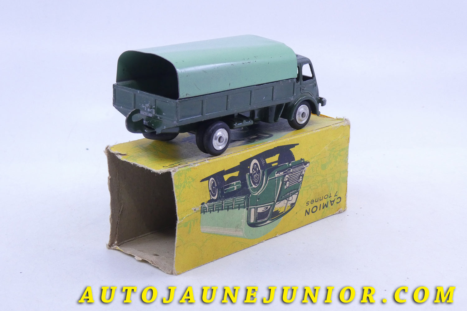Le C-I-J Renault Camion 7 tonnes ridelles bâché première version est en vente sur Auto Jaune Junior ! Découvrez nos collections de diecast Minialuxe, CIJ, C-I-J, JRD, J-R-D,  Matchbox, Majorette… AutoJaune Junior ; AutoJauneJunior.com : LE site de partage pour les passionés de miniatures et collectionneurs de jouets anciens ! 