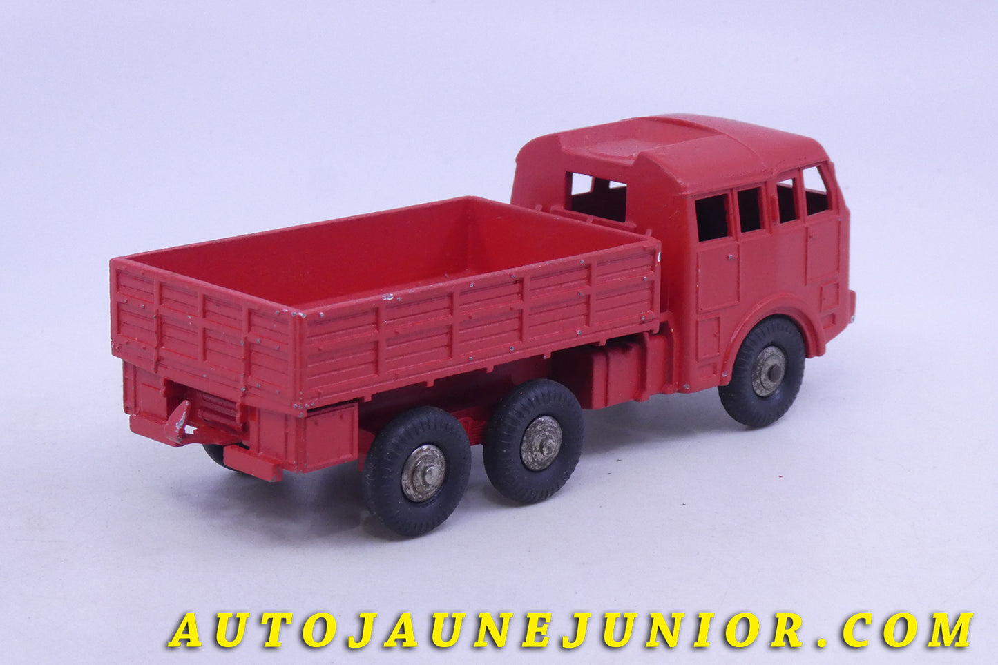 Le Dinky Toys Berliet Tracteur T6 avec remorque à ridelles.  est en vente sur Auto Jaune Junior ! Découvrez nos collections de diecast Minialuxe, CIJ, C-I-J, JRD, J-R-D,  Matchbox, Majorette… AutoJaune Junior ; AutoJauneJunior.com : LE site de partage pour les passionés de miniatures et collectionneurs de jouets anciens ! 