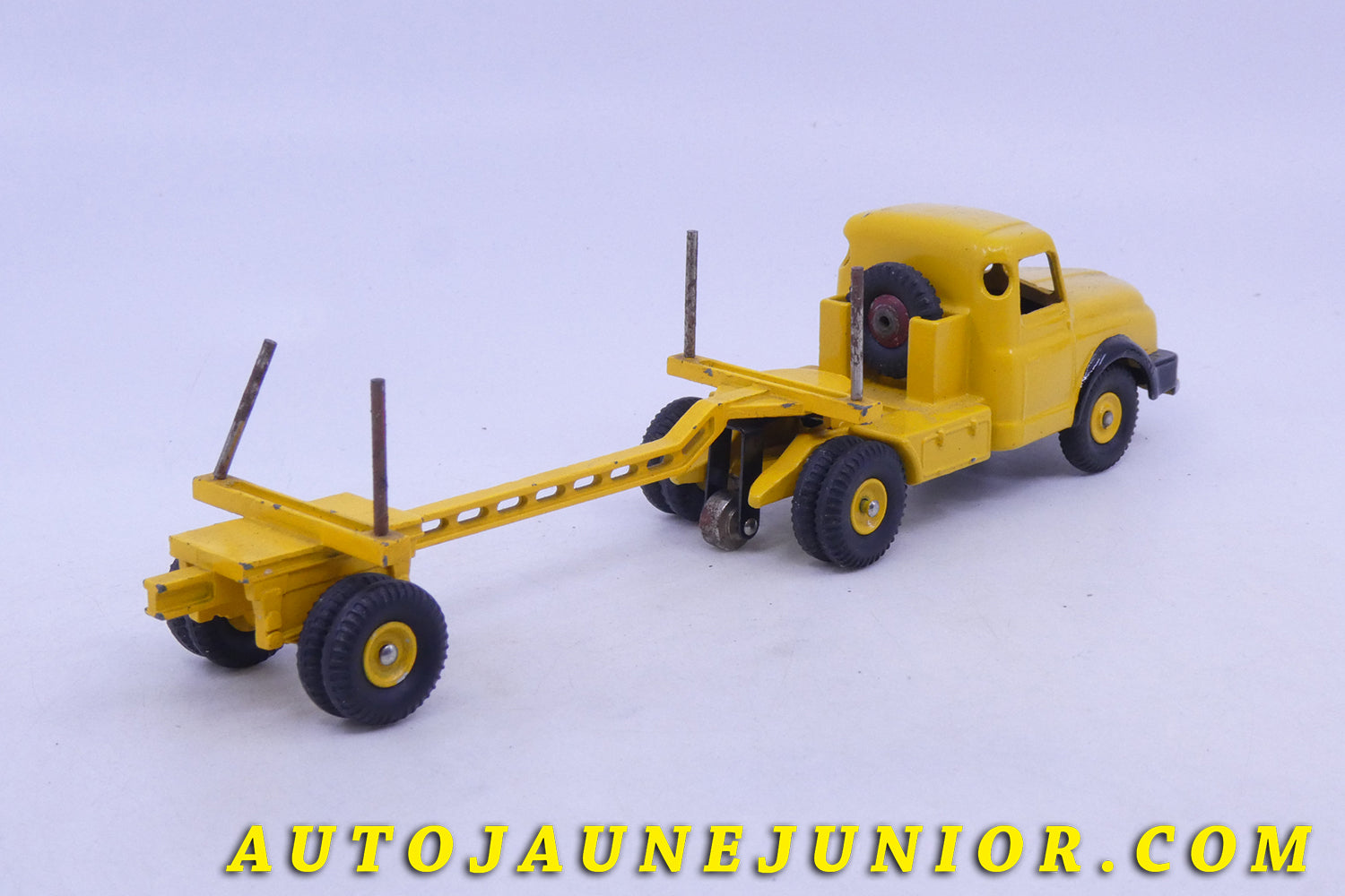Le Dinky Toys Willeme Semi remorque fardier (Repeint)  - cabine type 2 mais remorque type 1 !  est en vente sur Auto Jaune Junior ! Découvrez nos collections de diecast Minialuxe, CIJ, C-I-J, JRD, J-R-D,  Matchbox, Majorette… AutoJaune Junior ; AutoJauneJunior.com : LE site de partage pour les passionés de miniatures et collectionneurs de jouets anciens ! 