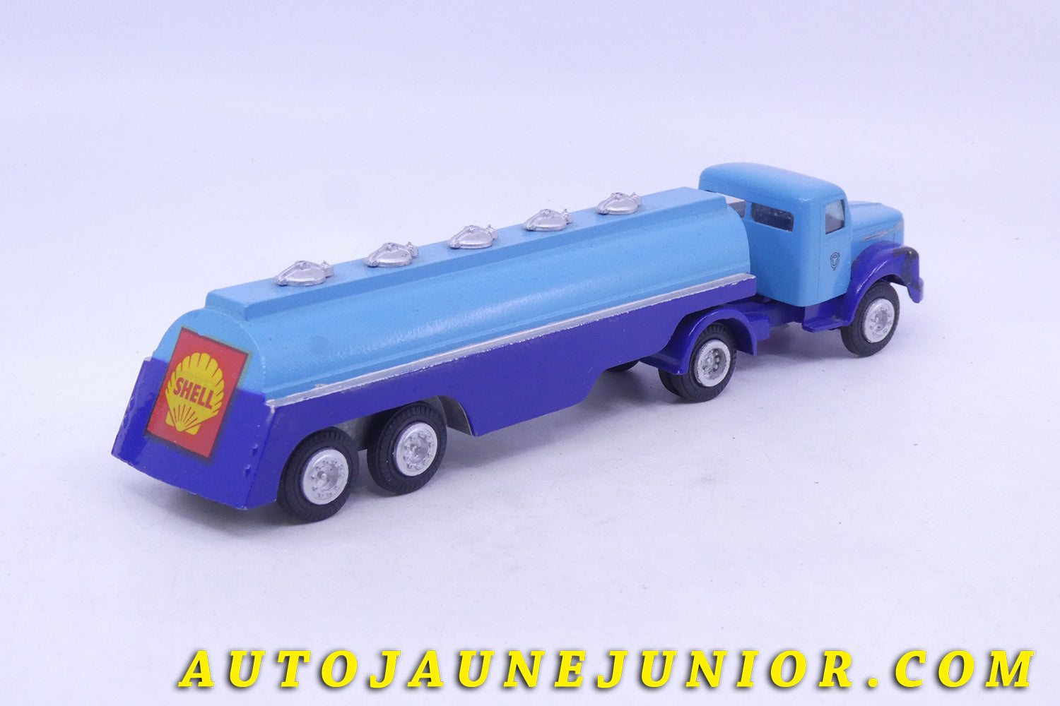 Le Tekno Scania 75 semi remorque citerne "shell" (Restauré) est en vente sur Auto Jaune Junior ! Découvrez nos collections de diecast Minialuxe, CIJ, C-I-J, JRD, J-R-D,  Matchbox, Majorette… AutoJaune Junior ; AutoJauneJunior.com : LE site de partage pour les passionés de miniatures et collectionneurs de jouets anciens ! 