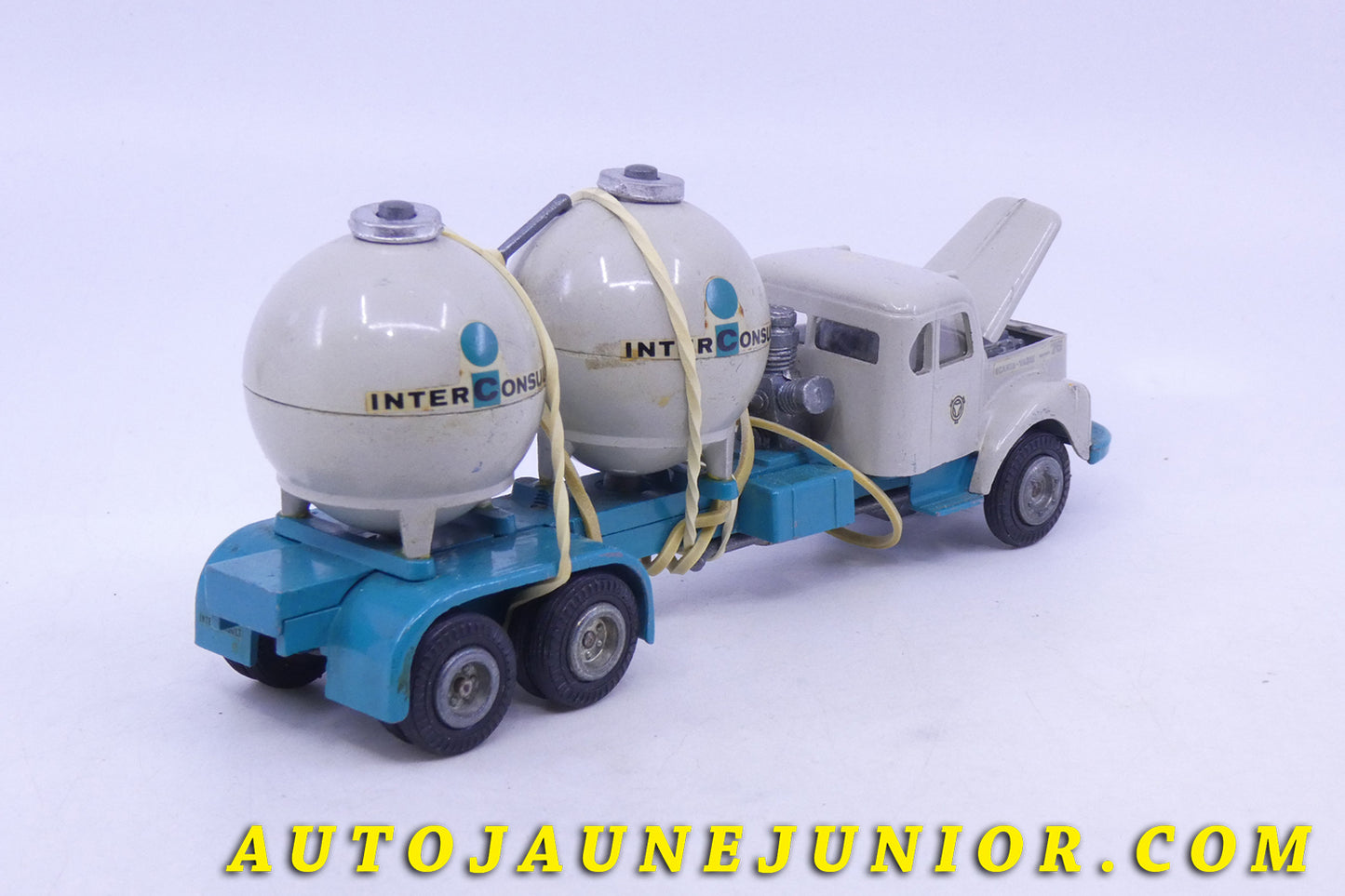 Le Tekno Scania 76 avec citernes à ciment"Interconsult" est en vente sur Auto Jaune Junior ! Découvrez nos collections de diecast Minialuxe, CIJ, C-I-J, JRD, J-R-D,  Matchbox, Majorette… AutoJaune Junior ; AutoJauneJunior.com : LE site de partage pour les passionés de miniatures et collectionneurs de jouets anciens ! 