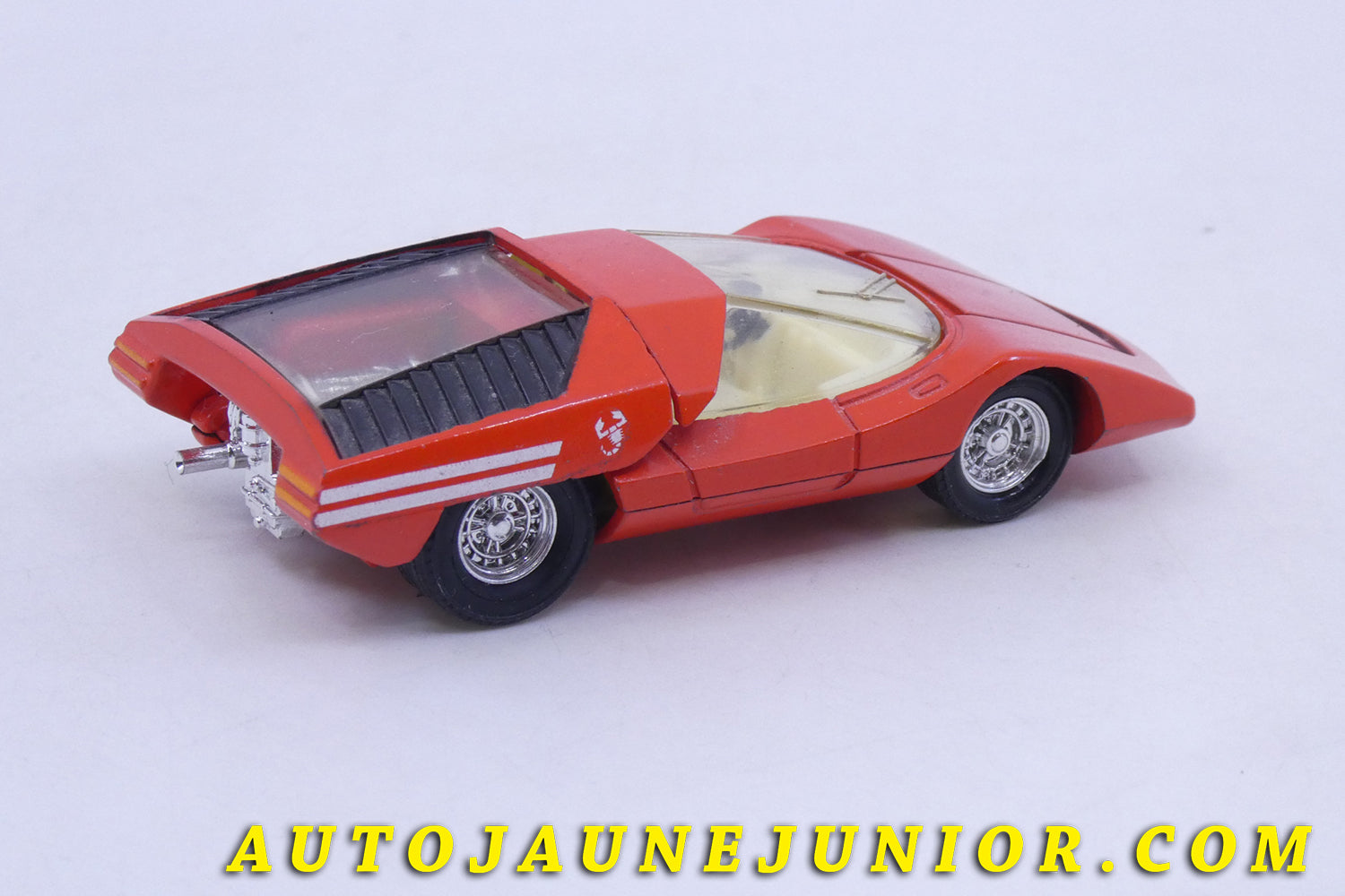 Le Dinky Toys Fiat Abarth 2000 Pininfarina est en vente sur Auto Jaune Junior ! Découvrez nos collections de diecast Minialuxe, CIJ, C-I-J, JRD, J-R-D,  Matchbox, Majorette… AutoJaune Junior ; AutoJauneJunior.com : LE site de partage pour les passionés de miniatures et collectionneurs de jouets anciens ! 