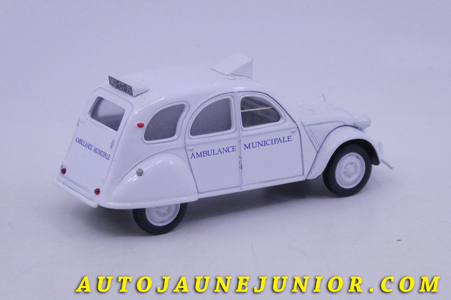 Le Norev Citroën 2 Cv Ambulance Municipale est en vente sur Auto Jaune Junior ! Découvrez nos collections de diecast Minialuxe, CIJ, C-I-J, JRD, J-R-D,  Matchbox, Majorette… AutoJaune Junior ; AutoJauneJunior.com : LE site de partage pour les passionés de miniatures et collectionneurs de jouets anciens ! 
