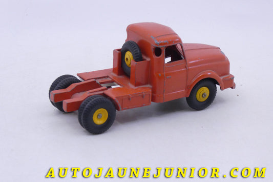 Le Dinky Toys Willeme Tracteur  est en vente sur Auto Jaune Junior ! Découvrez nos collections de diecast Minialuxe, CIJ, C-I-J, JRD, J-R-D,  Matchbox, Majorette… AutoJaune Junior ; AutoJauneJunior.com : LE site de partage pour les passionés de miniatures et collectionneurs de jouets anciens ! 