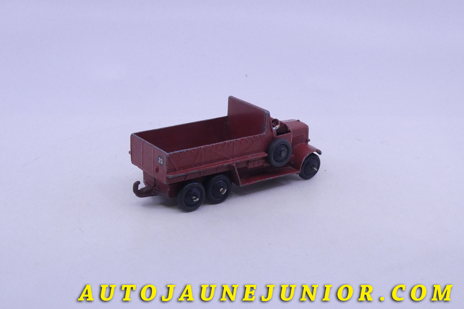 Le Dinky Toys Leyland Terrier ridelles est en vente sur Auto Jaune Junior ! Découvrez nos collections de diecast Minialuxe, CIJ, C-I-J, JRD, J-R-D,  Matchbox, Majorette… AutoJaune Junior ; AutoJauneJunior.com : LE site de partage pour les passionés de miniatures et collectionneurs de jouets anciens ! 