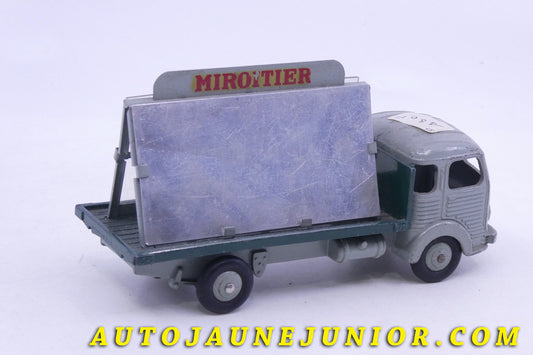 Le Dinky Toys Simca Cargo plateau miroitier Saint Gobain est en vente sur Auto Jaune Junior ! Découvrez nos collections de diecast Minialuxe, CIJ, C-I-J, JRD, J-R-D,  Matchbox, Majorette… AutoJaune Junior ; AutoJauneJunior.com : LE site de partage pour les passionés de miniatures et collectionneurs de jouets anciens ! 