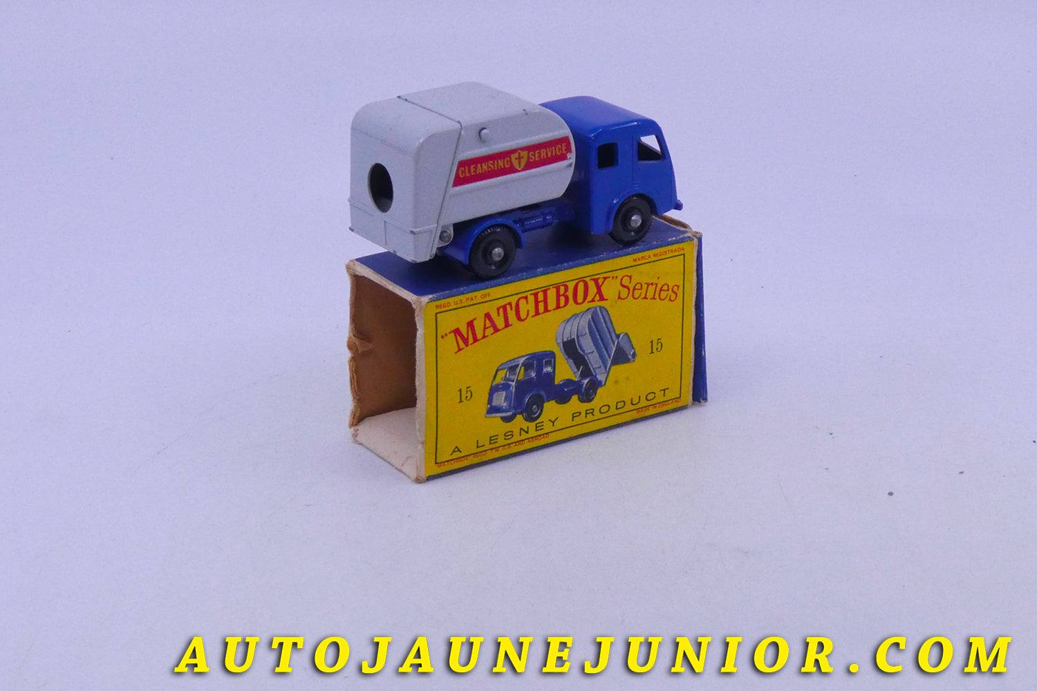 Le Matchbox Dennis Camion Benne à ordures Tippax "Cleaning Service" est en vente sur Auto Jaune Junior ! Découvrez nos collections de diecast Minialuxe, CIJ, C-I-J, JRD, J-R-D,  Matchbox, Majorette… AutoJaune Junior ; AutoJauneJunior.com : LE site de partage pour les passionés de miniatures et collectionneurs de jouets anciens ! 
