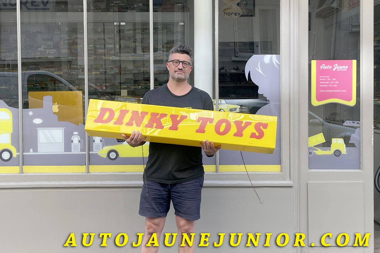 Le Dinky Toys Aucun Enseigne Dinky Toys Néon est en vente sur Auto Jaune Junior ! Découvrez nos collections de diecast Minialuxe, CIJ, C-I-J, JRD, J-R-D,  Matchbox, Majorette… AutoJaune Junior ; AutoJauneJunior.com : LE site de partage pour les passionés de miniatures et collectionneurs de jouets anciens ! 