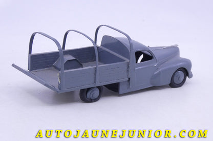 Le Dinky Toys Studebaker Camion Ridelles est en vente sur Auto Jaune Junior ! Découvrez nos collections de diecast Minialuxe, CIJ, C-I-J, JRD, J-R-D,  Matchbox, Majorette… AutoJaune Junior ; AutoJauneJunior.com : LE site de partage pour les passionés de miniatures et collectionneurs de jouets anciens ! 