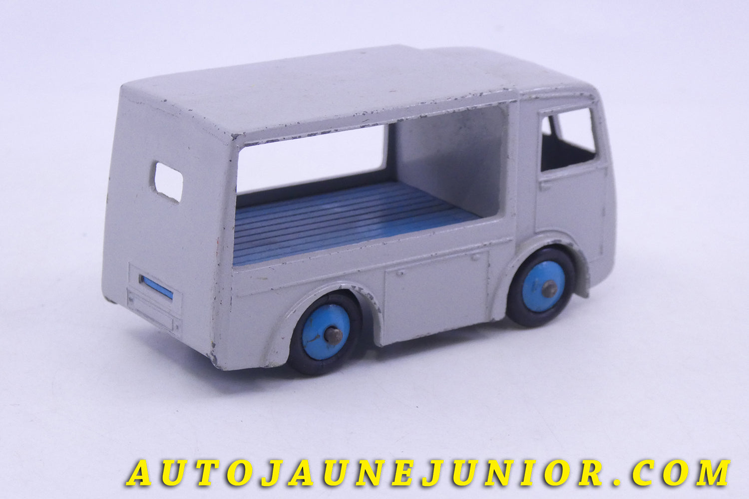 Le Dinky Toys Walker Camionnette électrique NCB Expres Dairy est en vente sur Auto Jaune Junior ! Découvrez nos collections de diecast Minialuxe, CIJ, C-I-J, JRD, J-R-D,  Matchbox, Majorette… AutoJaune Junior ; AutoJauneJunior.com : LE site de partage pour les passionés de miniatures et collectionneurs de jouets anciens ! 