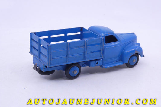 Le Dinky Toys Studebaker Tapissière Type 3 est en vente sur Auto Jaune Junior ! Découvrez nos collections de diecast Minialuxe, CIJ, C-I-J, JRD, J-R-D,  Matchbox, Majorette… AutoJaune Junior ; AutoJauneJunior.com : LE site de partage pour les passionés de miniatures et collectionneurs de jouets anciens ! 