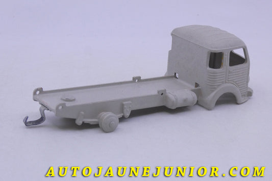 Le Dinky Toys Simca Cargo (Monobloc) est en vente sur Auto Jaune Junior ! Découvrez nos collections de diecast Minialuxe, CIJ, C-I-J, JRD, J-R-D,  Matchbox, Majorette… AutoJaune Junior ; AutoJauneJunior.com : LE site de partage pour les passionés de miniatures et collectionneurs de jouets anciens ! 