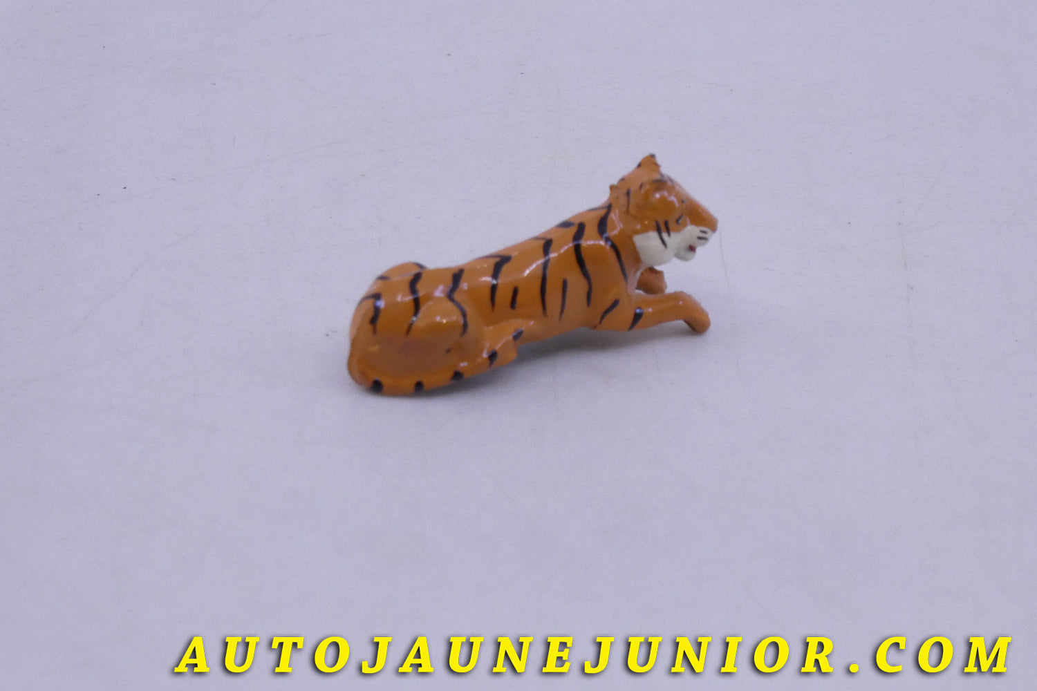 Le Dinky Toys Aucun Tigre Pinder est en vente sur Auto Jaune Junior ! Découvrez nos collections de diecast Minialuxe, CIJ, C-I-J, JRD, J-R-D,  Matchbox, Majorette… AutoJaune Junior ; AutoJauneJunior.com : LE site de partage pour les passionés de miniatures et collectionneurs de jouets anciens ! 