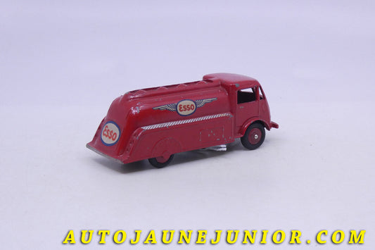 Le Dinky Toys Ford camion citerne Esso est en vente sur Auto Jaune Junior ! Découvrez nos collections de diecast Minialuxe, CIJ, C-I-J, JRD, J-R-D,  Matchbox, Majorette… AutoJaune Junior ; AutoJauneJunior.com : LE site de partage pour les passionés de miniatures et collectionneurs de jouets anciens ! 