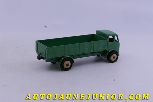 Le Dinky Toys Leyland Beaver ridelles est en vente sur Auto Jaune Junior ! Découvrez nos collections de diecast Minialuxe, CIJ, C-I-J, JRD, J-R-D,  Matchbox, Majorette… AutoJaune Junior ; AutoJauneJunior.com : LE site de partage pour les passionés de miniatures et collectionneurs de jouets anciens ! 