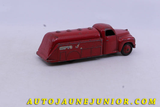 Le Dinky Toys Studebaker camion citerne Esso est en vente sur Auto Jaune Junior ! Découvrez nos collections de diecast Minialuxe, CIJ, C-I-J, JRD, J-R-D,  Matchbox, Majorette… AutoJaune Junior ; AutoJauneJunior.com : LE site de partage pour les passionés de miniatures et collectionneurs de jouets anciens ! 