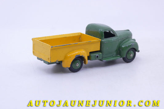 Le Dinky Toys Studebaker camion pick up est en vente sur Auto Jaune Junior ! Découvrez nos collections de diecast Minialuxe, CIJ, C-I-J, JRD, J-R-D,  Matchbox, Majorette… AutoJaune Junior ; AutoJauneJunior.com : LE site de partage pour les passionés de miniatures et collectionneurs de jouets anciens ! 