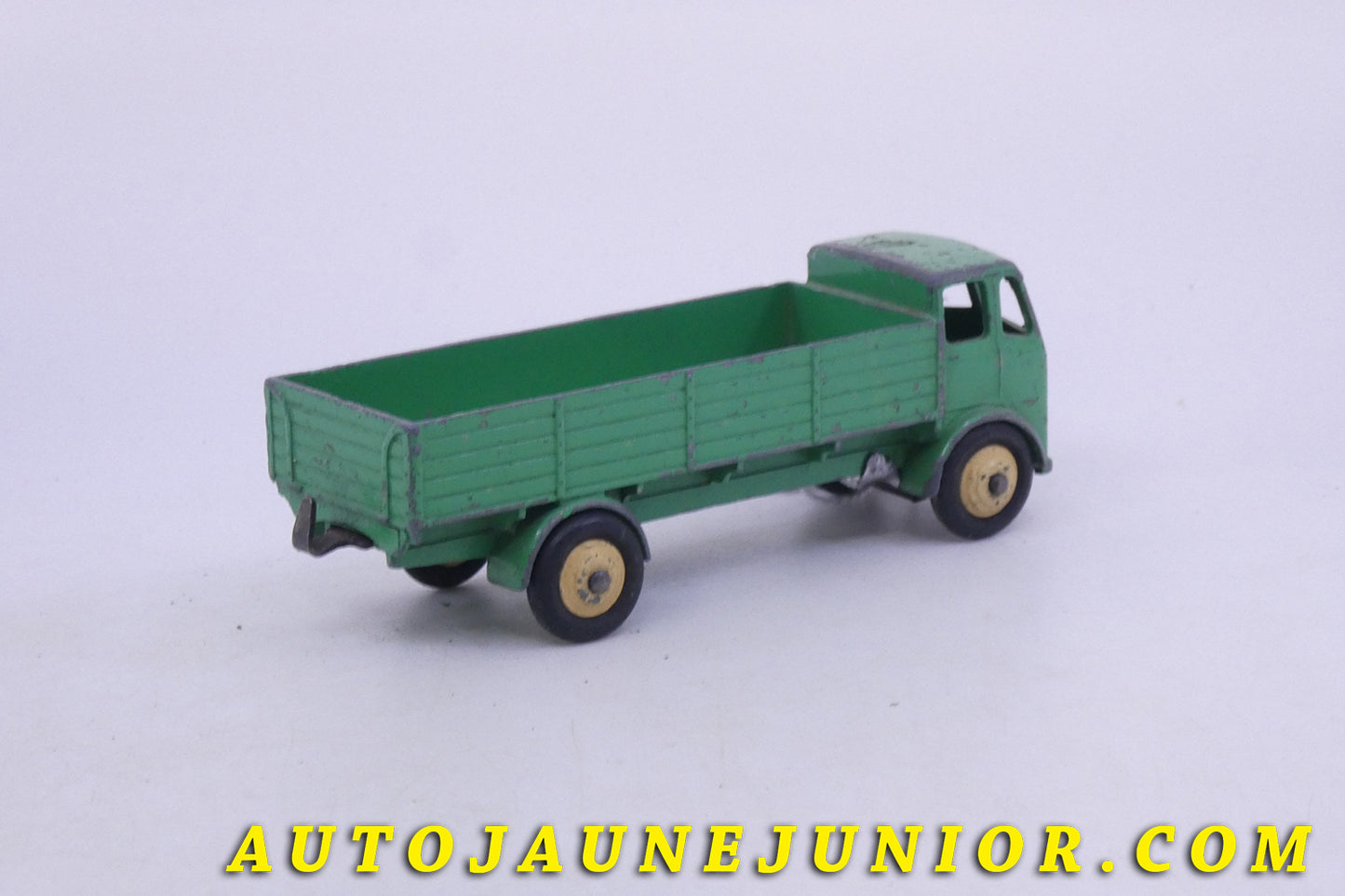 Le Dinky Toys Leyland Beaver camion ridelles est en vente sur Auto Jaune Junior ! Découvrez nos collections de diecast Minialuxe, CIJ, C-I-J, JRD, J-R-D,  Matchbox, Majorette… AutoJaune Junior ; AutoJauneJunior.com : LE site de partage pour les passionés de miniatures et collectionneurs de jouets anciens ! 