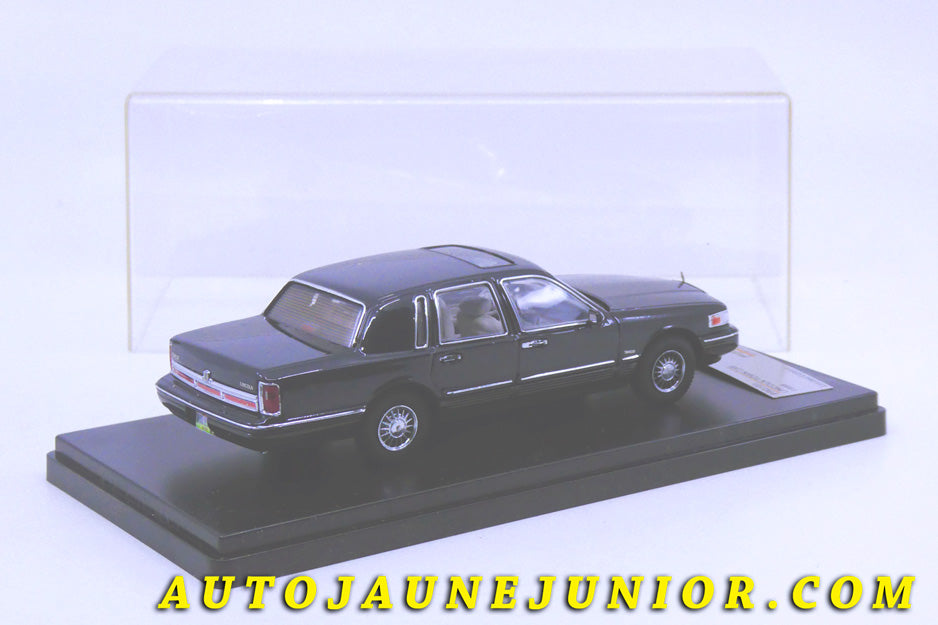 Le #2424 - Premium X - By IXO - Ford - Lincoln Town Car 1996 est en vente sur Auto Jaune Junior ! Découvrez nos collections de diecast Minialuxe, CIJ, C-I-J, JRD, J-R-D,  Matchbox, Majorette… AutoJauneJunior.com : le site de vente en ligne et de partage pour les passionés de miniatures et collectionneurs de jouets anciens ! Des centaines de modèles en vente, et des nouveautés mises en ligne chaque jour à 21h00 !