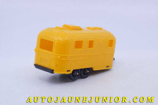 Le USA Caravane Caravane double essieus est en vente sur Auto Jaune Junior ! Découvrez nos collections de diecast Minialuxe, CIJ, C-I-J, JRD, J-R-D,  Matchbox, Majorette… AutoJaune Junior ; AutoJauneJunior.com : LE site de partage pour les passionés de miniatures et collectionneurs de jouets anciens ! 