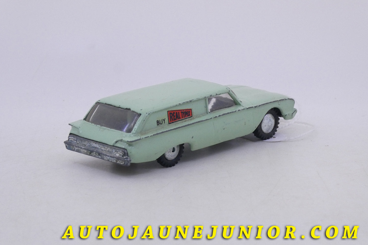 Le Hubley Ford Country squire break tôlé Buy Real type est en vente sur Auto Jaune Junior ! Découvrez nos collections de diecast Minialuxe, CIJ, C-I-J, JRD, J-R-D,  Matchbox, Majorette… AutoJaune Junior ; AutoJauneJunior.com : LE site de partage pour les passionés de miniatures et collectionneurs de jouets anciens ! 