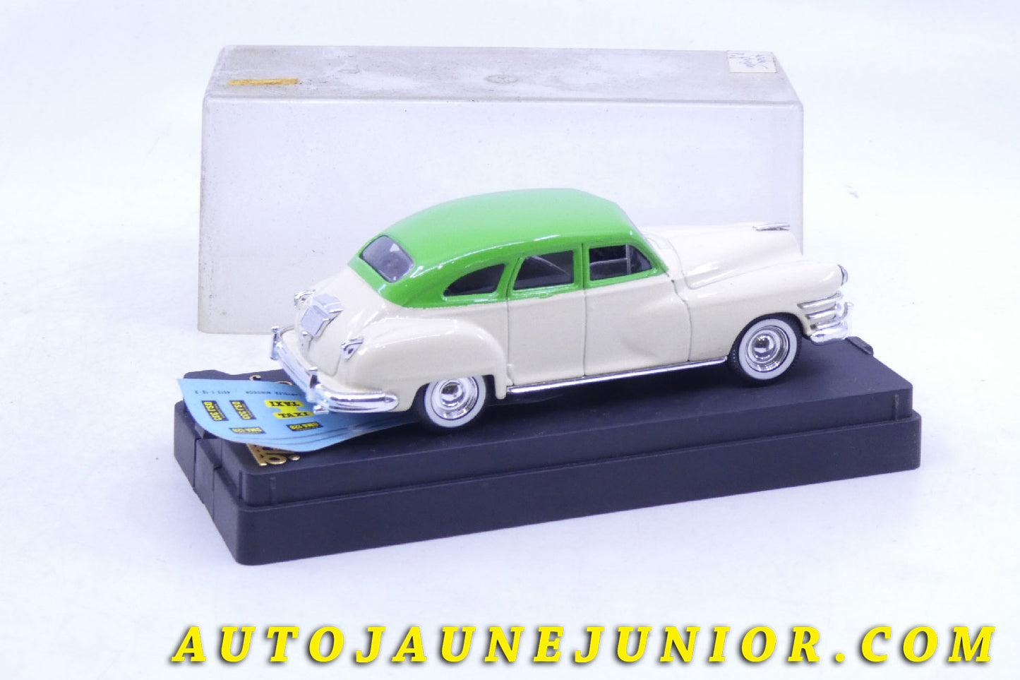 Le #2812 - Solido - Chrysler - Windsor (Edition spéciale bicolore Rétromobile) est en vente sur Auto Jaune Junior ! Découvrez nos collections de diecast Minialuxe, CIJ, C-I-J, JRD, J-R-D,  Matchbox, Majorette… AutoJauneJunior.com : le site de vente en ligne et de partage pour les passionés de miniatures et collectionneurs de jouets anciens ! Des centaines de modèles en vente, et des nouveautés mises en ligne chaque jour à 21h00 !