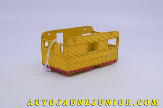 Le Dinky Toys Peugeot CaravaneCaravelair "Armagnac 420"  Pinder 404 est en vente sur Auto Jaune Junior ! Découvrez nos collections de diecast Minialuxe, CIJ, C-I-J, JRD, J-R-D,  Matchbox, Majorette… AutoJaune Junior ; AutoJauneJunior.com : LE site de partage pour les passionés de miniatures et collectionneurs de jouets anciens ! 