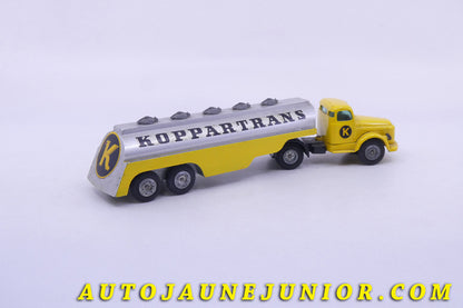 Le Tekno Volvo N88 semi citerne "Koppartrans" est en vente sur Auto Jaune Junior ! Découvrez nos collections de diecast Minialuxe, CIJ, C-I-J, JRD, J-R-D,  Matchbox, Majorette… AutoJaune Junior ; AutoJauneJunior.com : LE site de partage pour les passionés de miniatures et collectionneurs de jouets anciens ! 