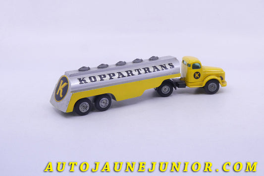 Le Tekno Volvo N88 semi citerne "Koppartrans" est en vente sur Auto Jaune Junior ! Découvrez nos collections de diecast Minialuxe, CIJ, C-I-J, JRD, J-R-D,  Matchbox, Majorette… AutoJaune Junior ; AutoJauneJunior.com : LE site de partage pour les passionés de miniatures et collectionneurs de jouets anciens ! 