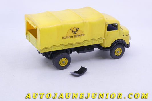 Le Vilmer Mercedes Camion ridelles bâché "Deutsche Bundespost" (Version pour le marché allemand) est en vente sur Auto Jaune Junior ! Découvrez nos collections de diecast Minialuxe, CIJ, C-I-J, JRD, J-R-D,  Matchbox, Majorette… AutoJaune Junior ; AutoJauneJunior.com : LE site de partage pour les passionés de miniatures et collectionneurs de jouets anciens ! 