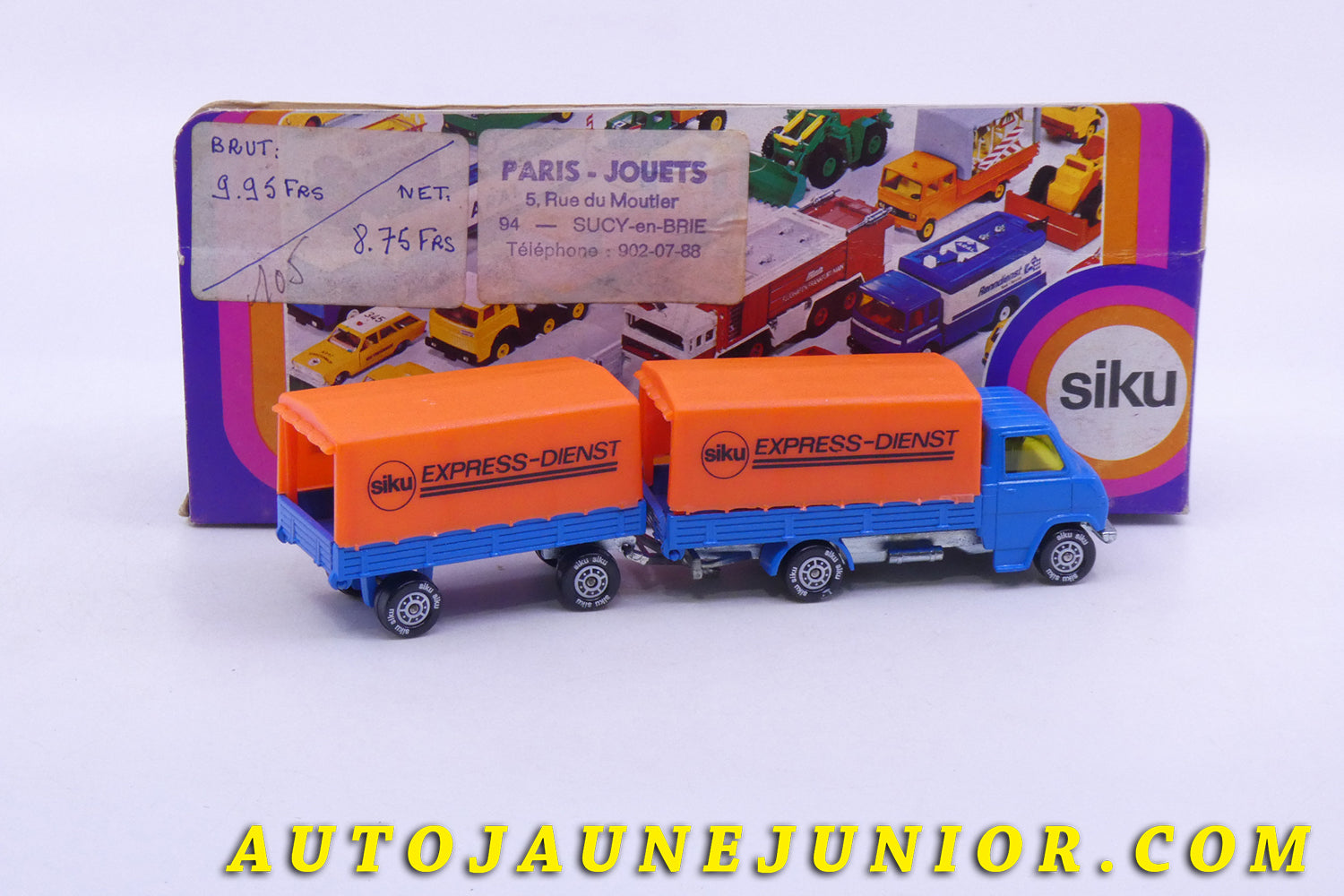 Le Siku Hanomag Camion ridelles bâché et remorque "Siku Express" est en vente sur Auto Jaune Junior ! Découvrez nos collections de diecast Minialuxe, CIJ, C-I-J, JRD, J-R-D,  Matchbox, Majorette… AutoJaune Junior ; AutoJauneJunior.com : LE site de partage pour les passionés de miniatures et collectionneurs de jouets anciens ! 